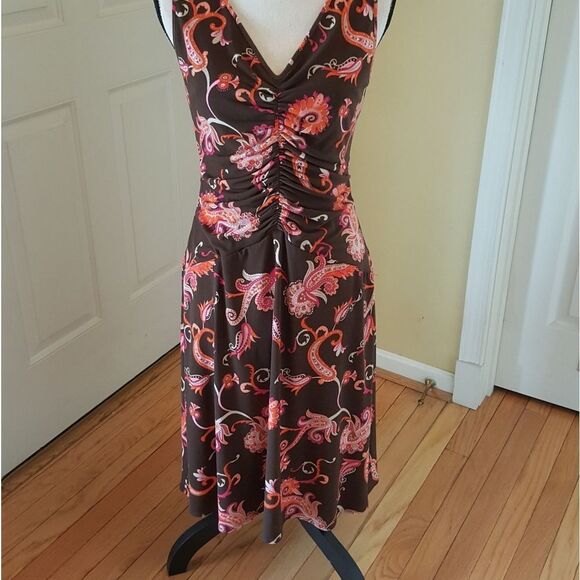 💥HOST PICK! 💥 PRINT SLEEVELESS RUCHED DRESS - Picture 6 of 6